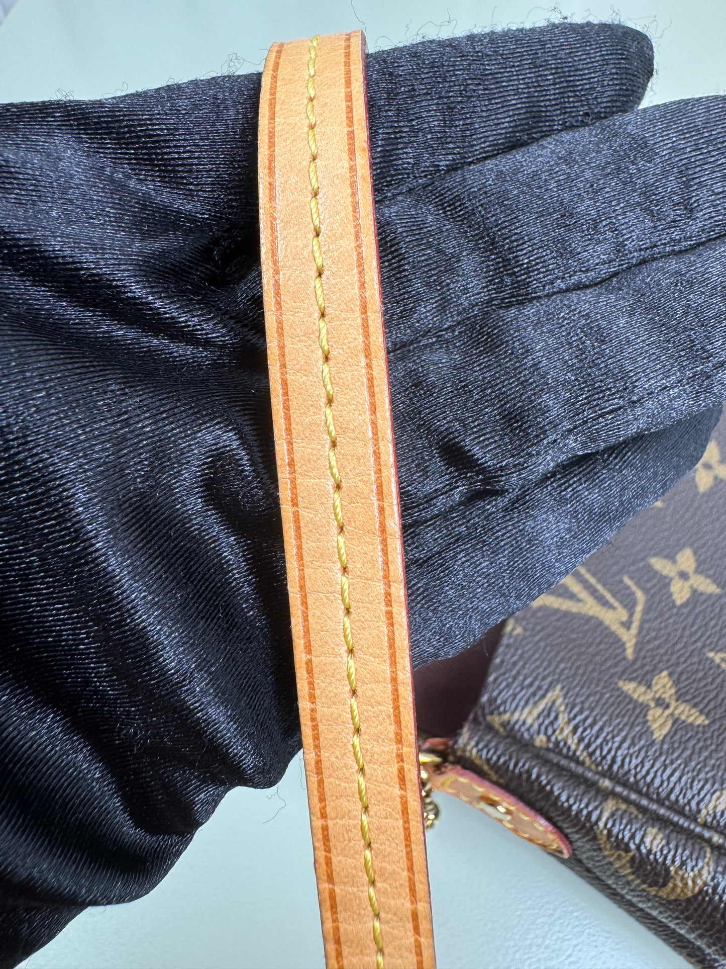 Preowned Louis Vuitton Favorite MM Size Monogram