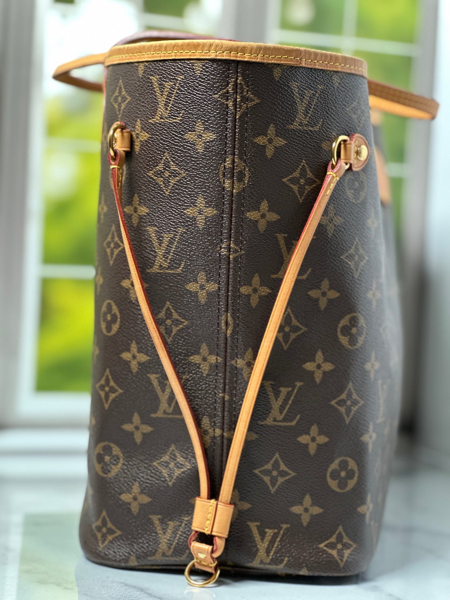 GI0167 Preowned Louis Vuitton Neverful MM size Monogram Beige interior