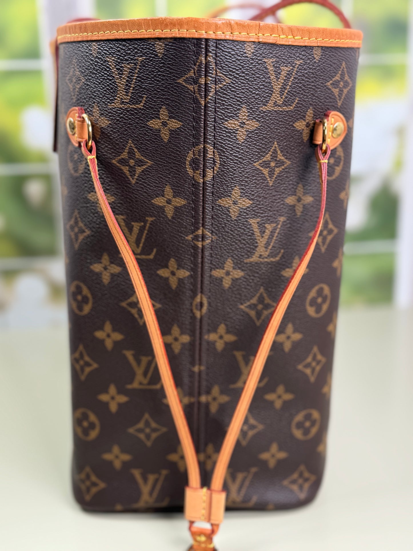 Preowned Louis Vuitton Neverful MM Size