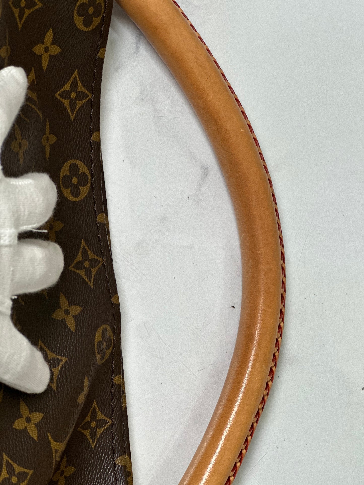 Preowned Louis Vuitton Artsy MM size monogram