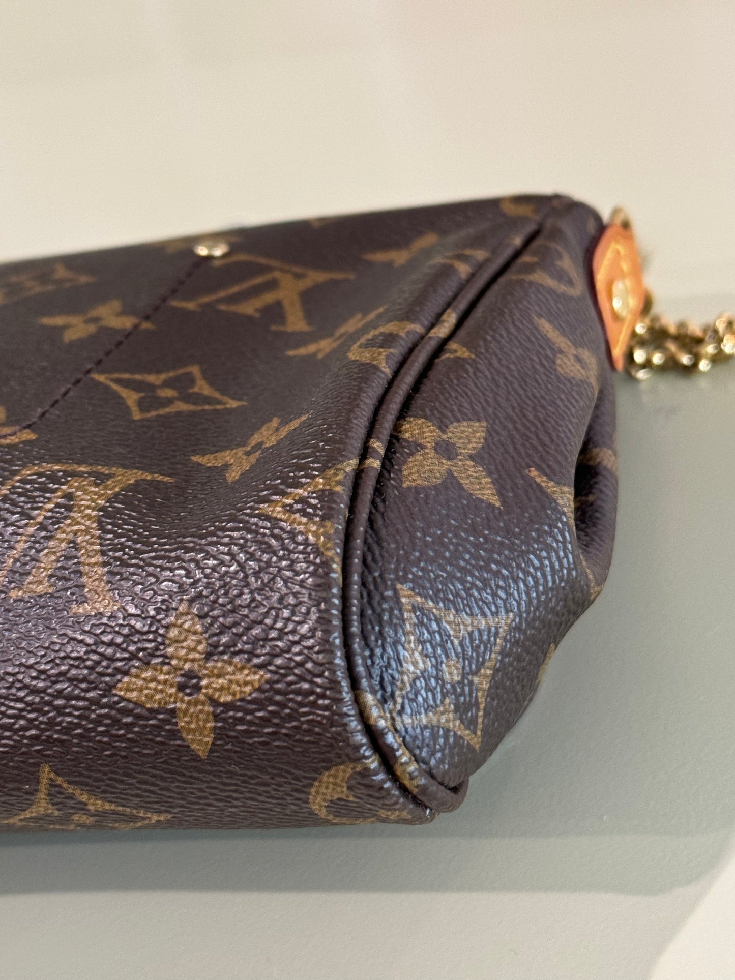 Preowned Louis Vuitton Favorite Monogram Mm size