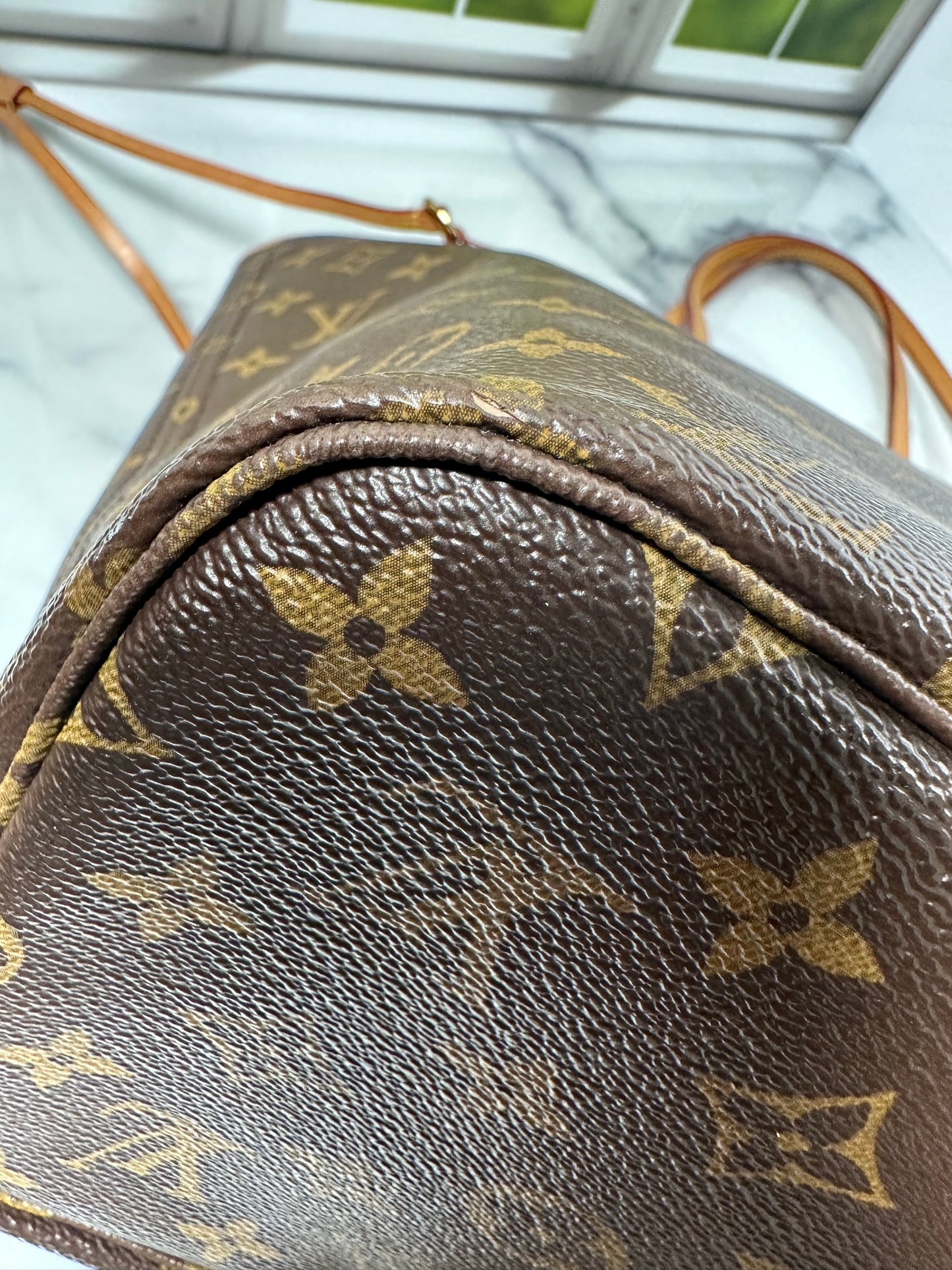 GI0167 Preowned Louis Vuitton Neverful MM size Monogram Beige interior