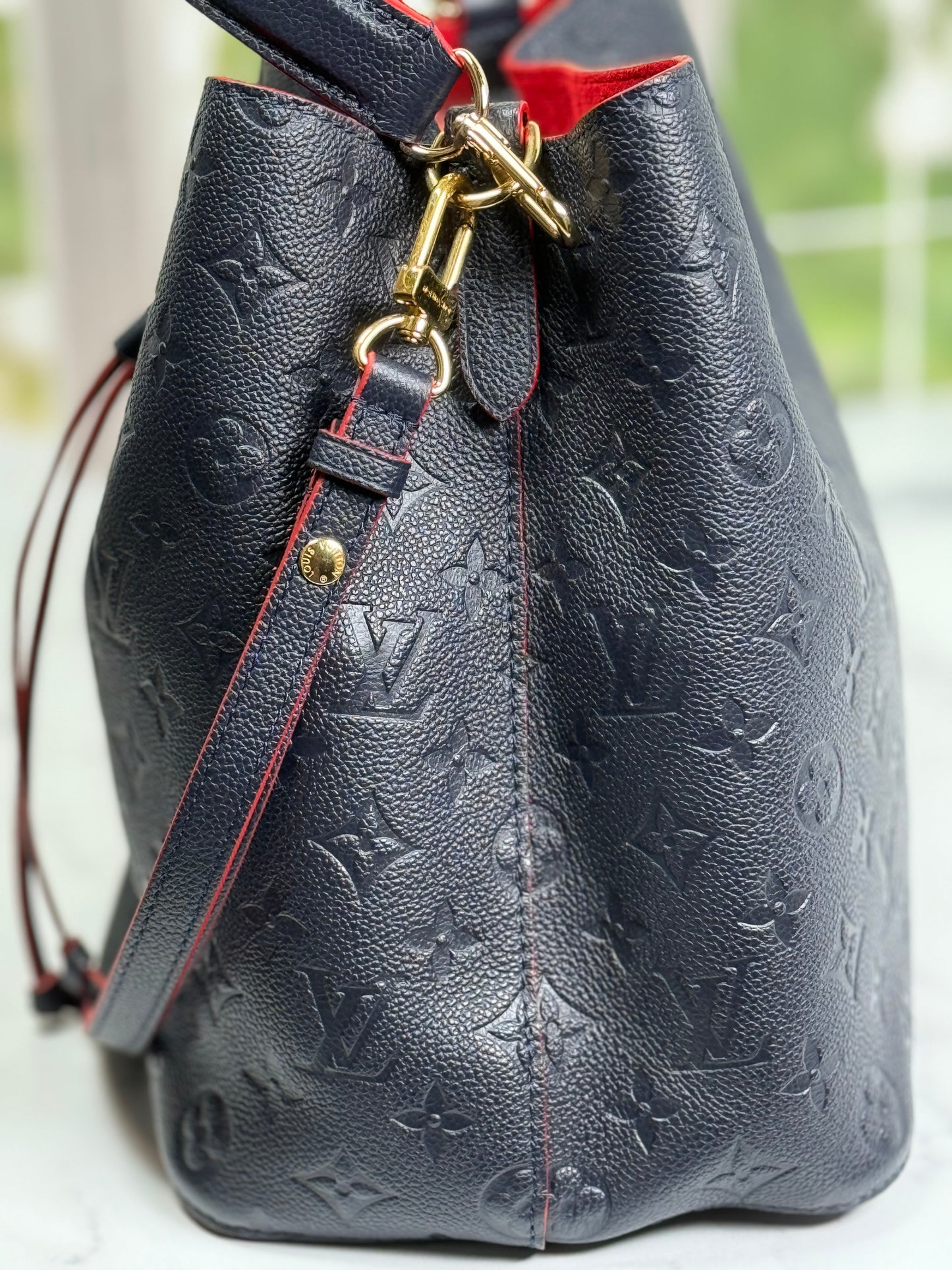 Preowned Louis Vuitton Neonoe Marine Rouge