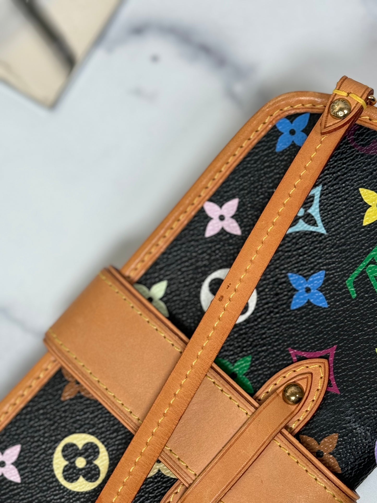 Preowned Louis Vuitton Shirley Multicolor Noir