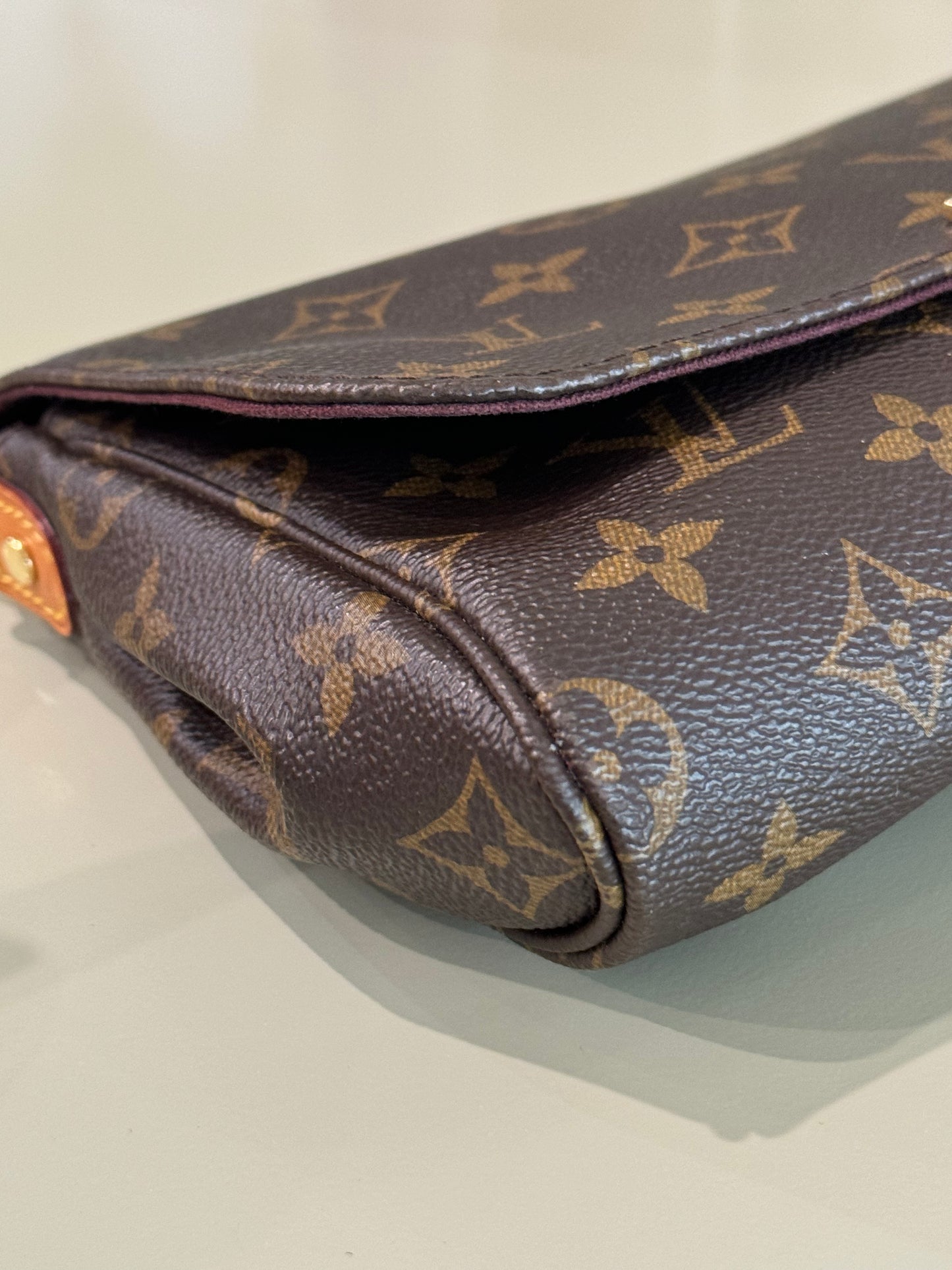 Preowned Louis Vuitton Favorite Monogram Mm size