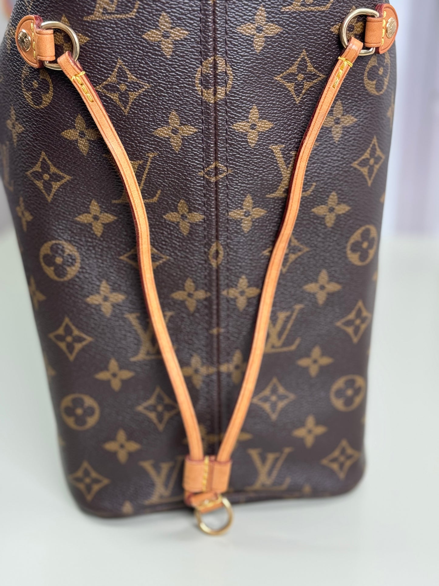 Preowned Louis Vuitton Neverful Mm size