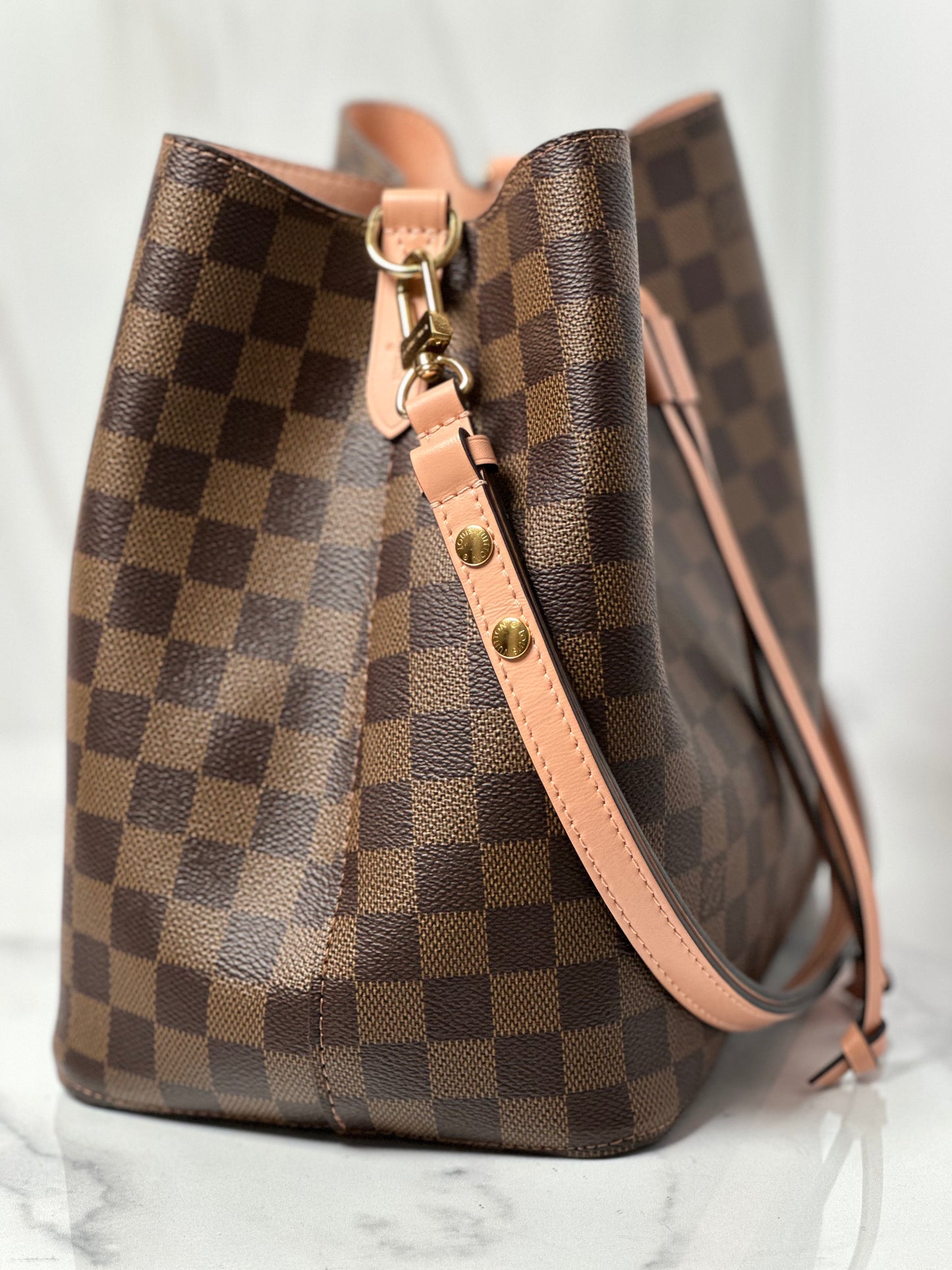 Pre-Owned Louis Vuitton Neonoe Rose Poudre