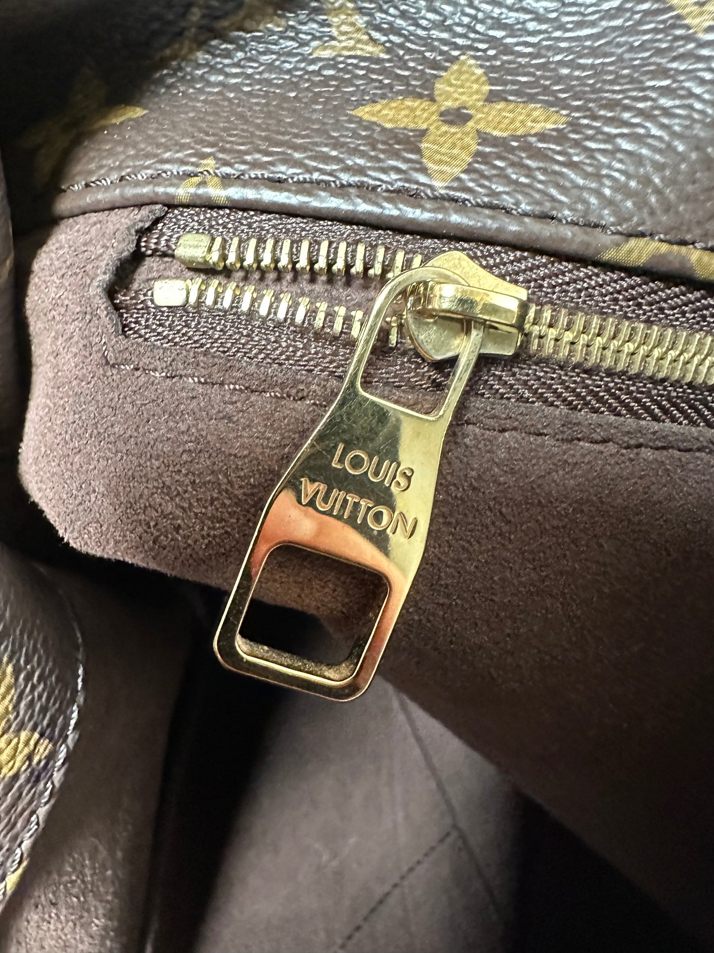 Preowned Louis Vuitton Metis Hobo Monogram