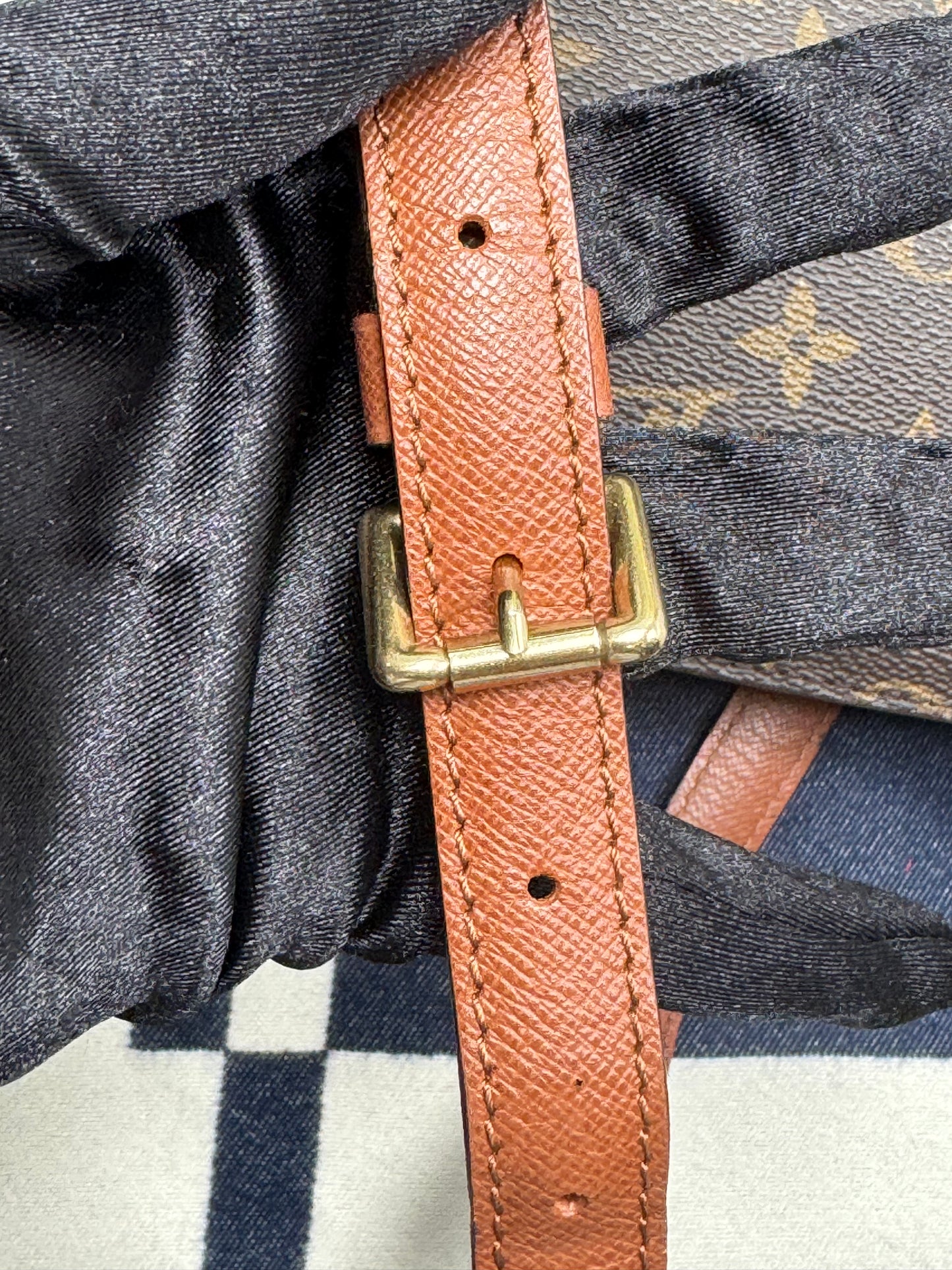 SR1907 Preowned Louis Vuitton Vintage Courcelle Crossbody Bag