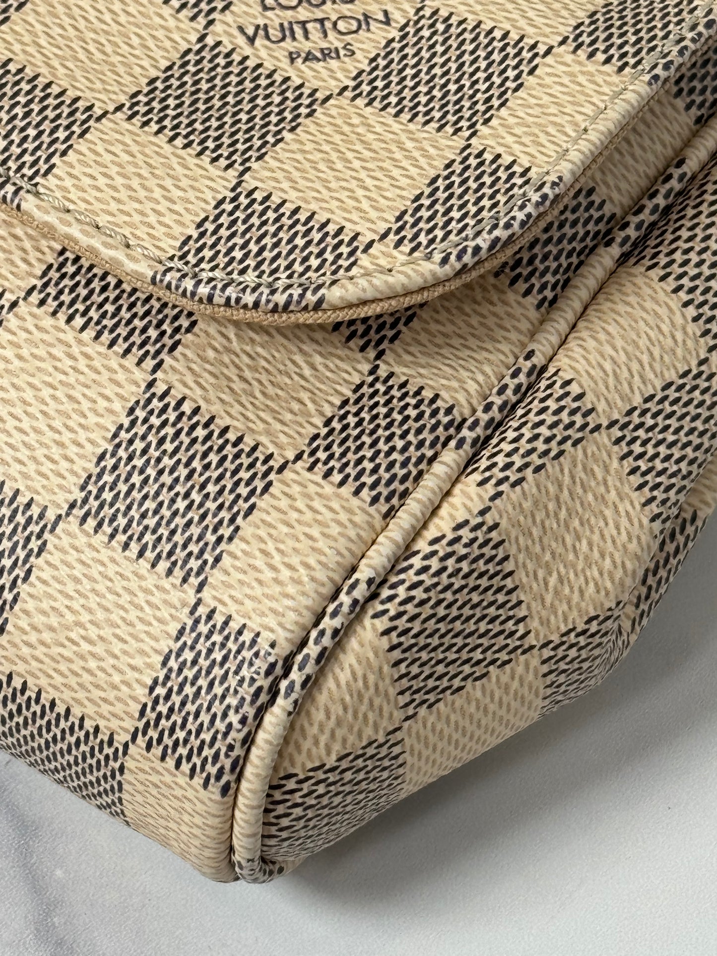 Preowned Louis Vuitton Favorite Damier Azur MM size