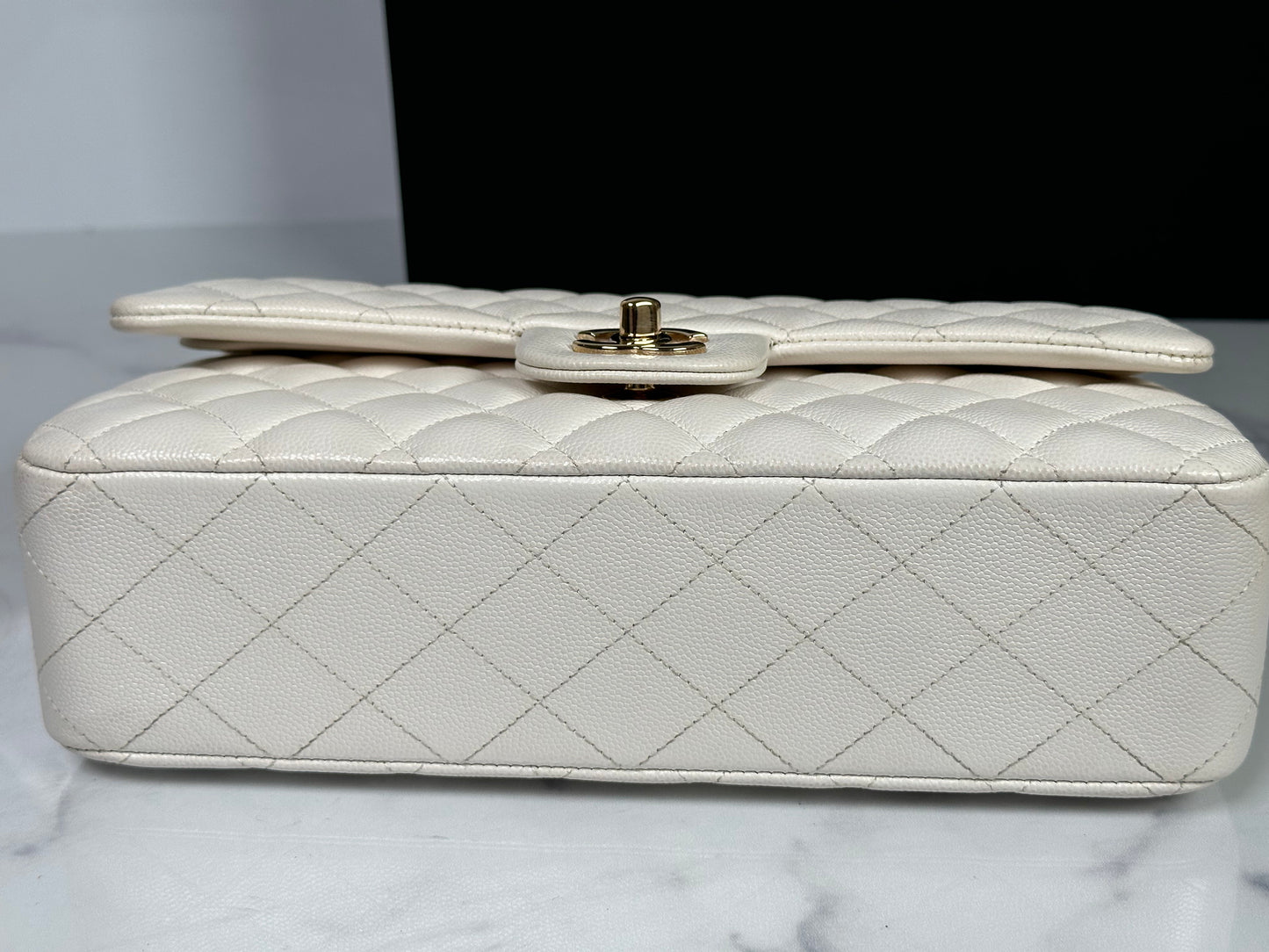 Pre-Owned Chanel Classic Double Flap Ivory LGHW Series 29