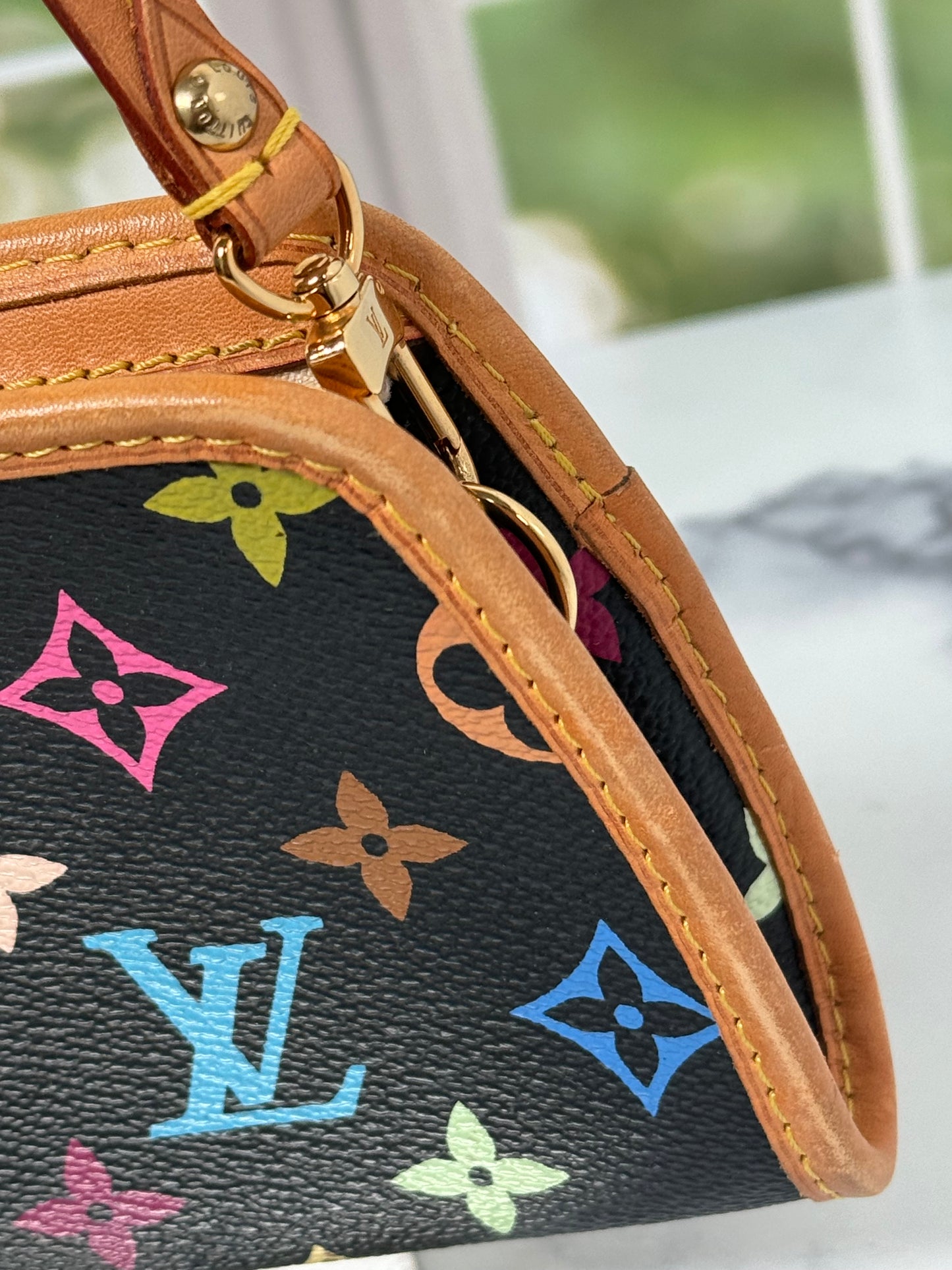 Preowned Louis Vuitton Shirley Multicolor Noir