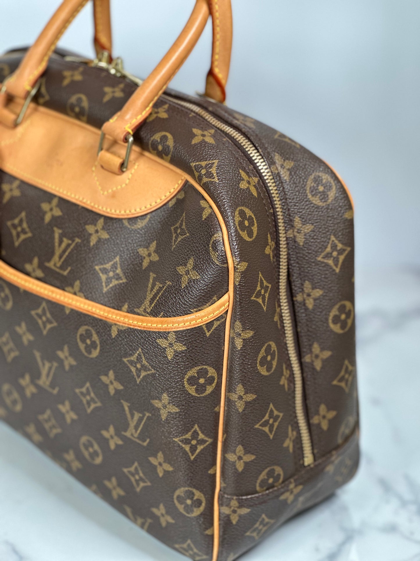 Pre-Owned Louis Vuitton Deauville MB0033