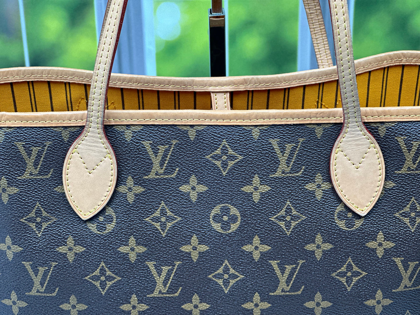 Preowned Louis Vuitton Neverful MM size