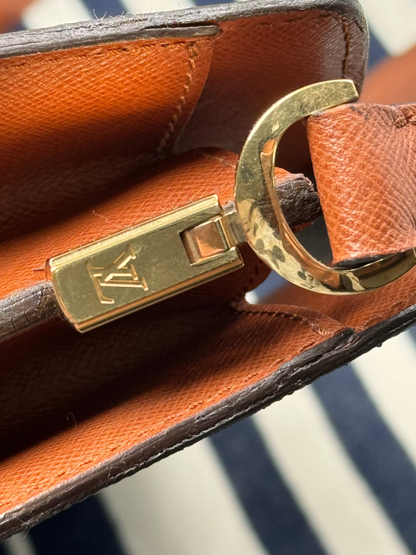 SR1907 Preowned Louis Vuitton Vintage Courcelle Crossbody Bag