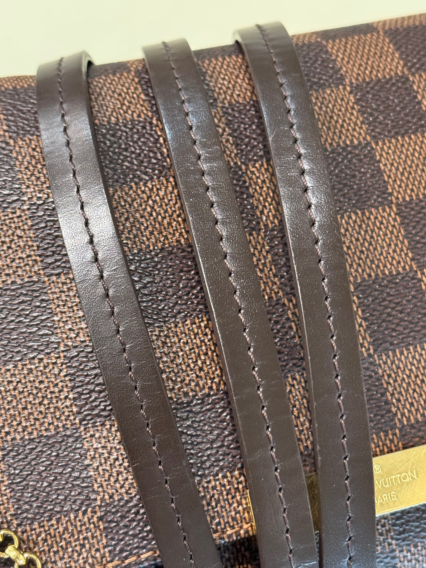 Preowned Louis Vuitton Favorite Damier Ebene MM size