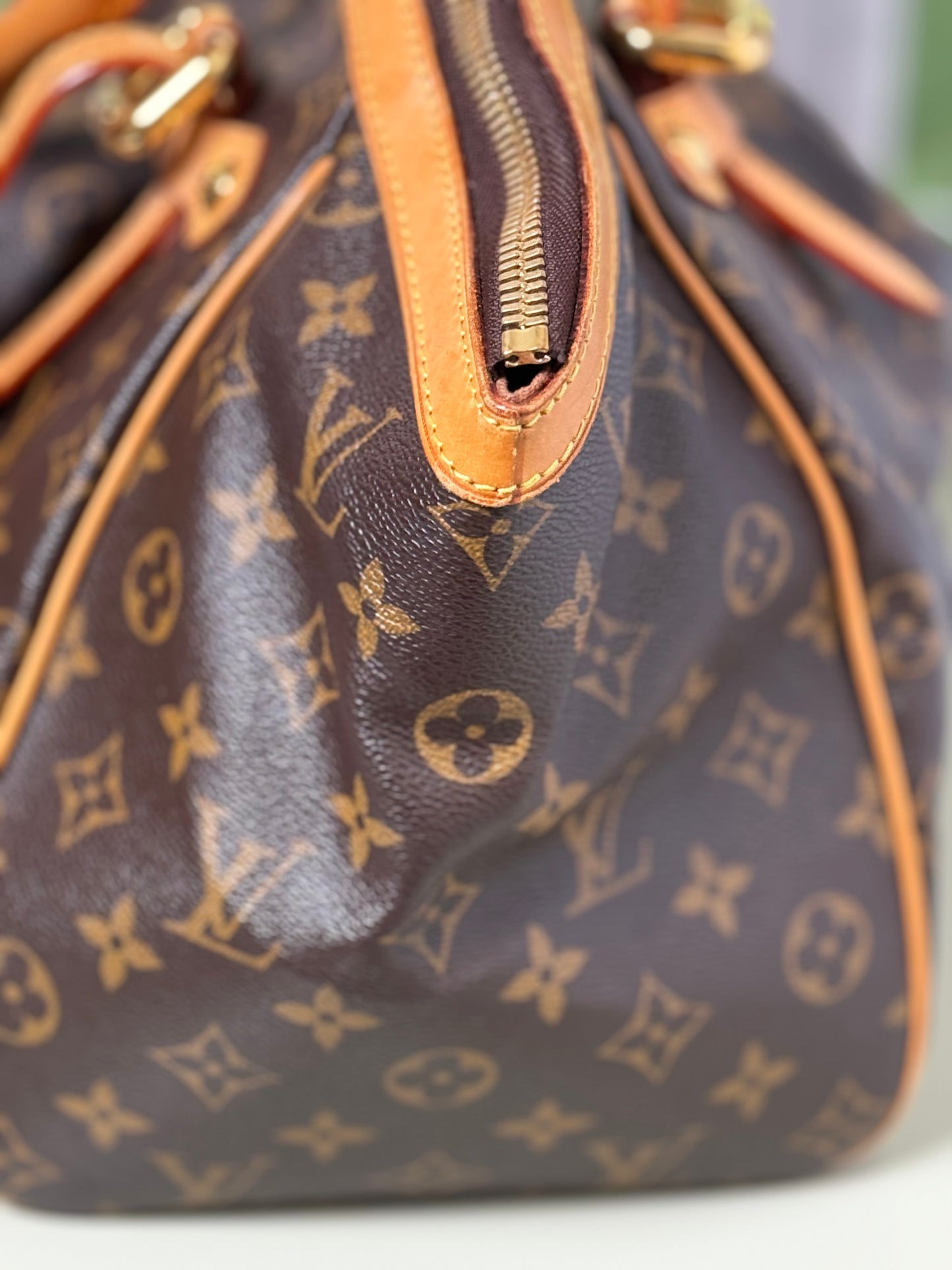 Preowned Louis Vuitton Tivoli Gm