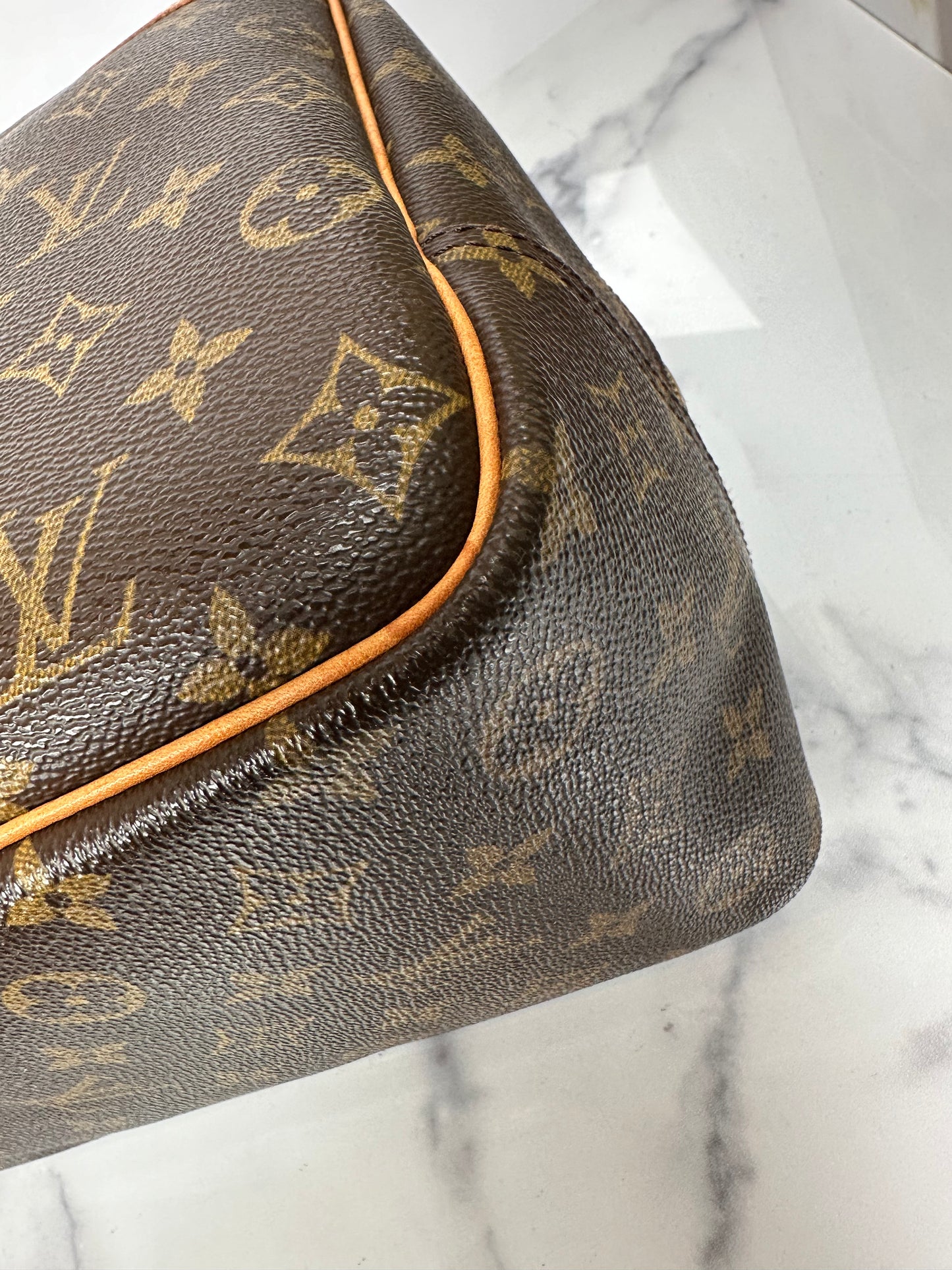 Pre-Owned Louis Vuitton Deauville