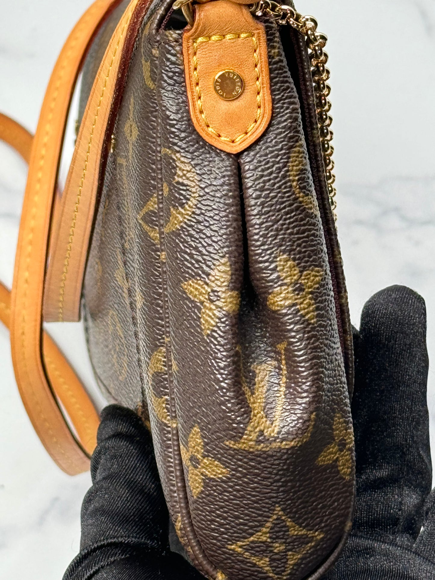 FL0148 Preowned Louis Vuitton Favorite Mm size Monogram