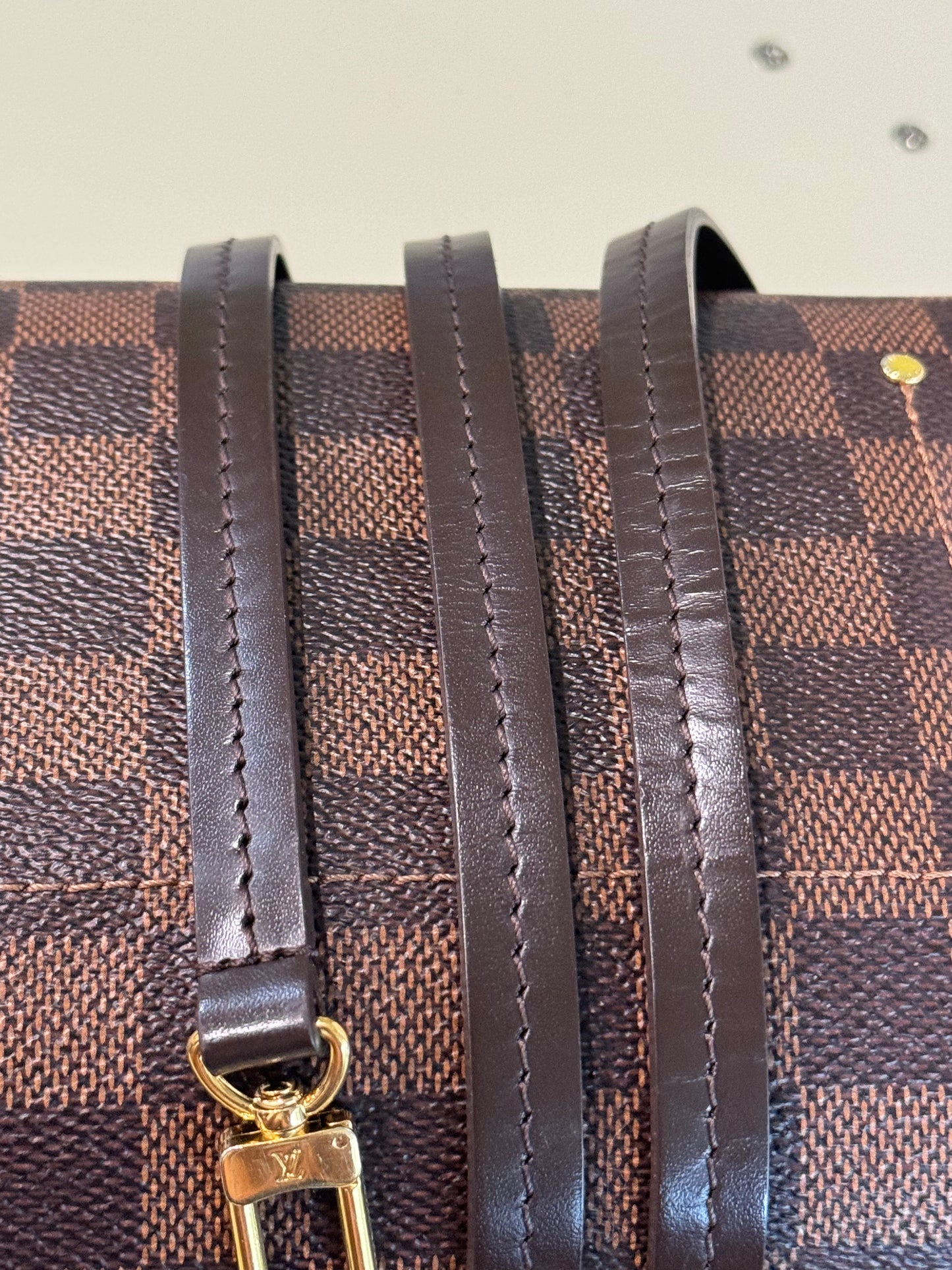 Preowned Louis Vuitton Favorite Damier Ebene MM size