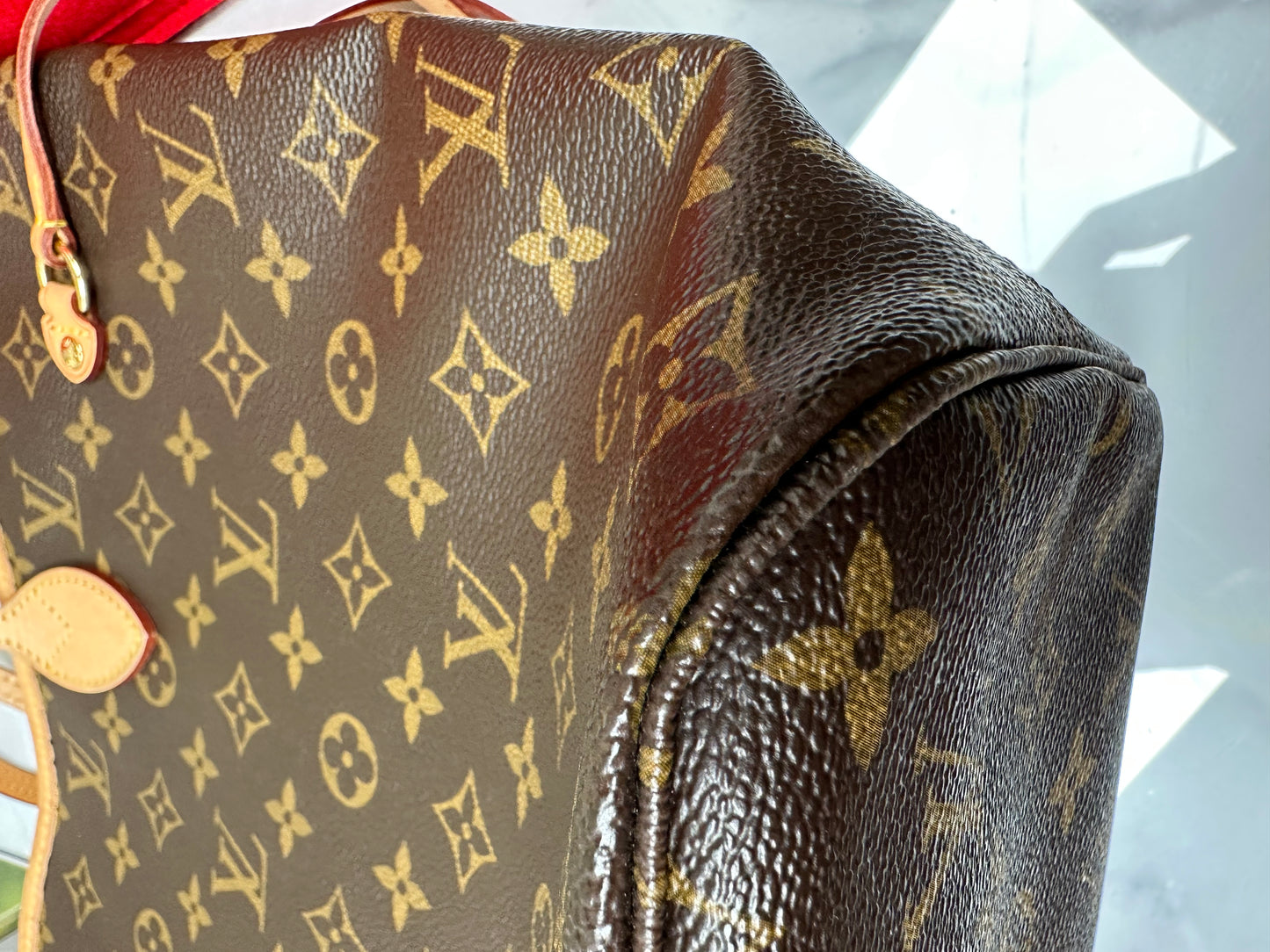 Preowned Louis Vuitton Neverful MM size