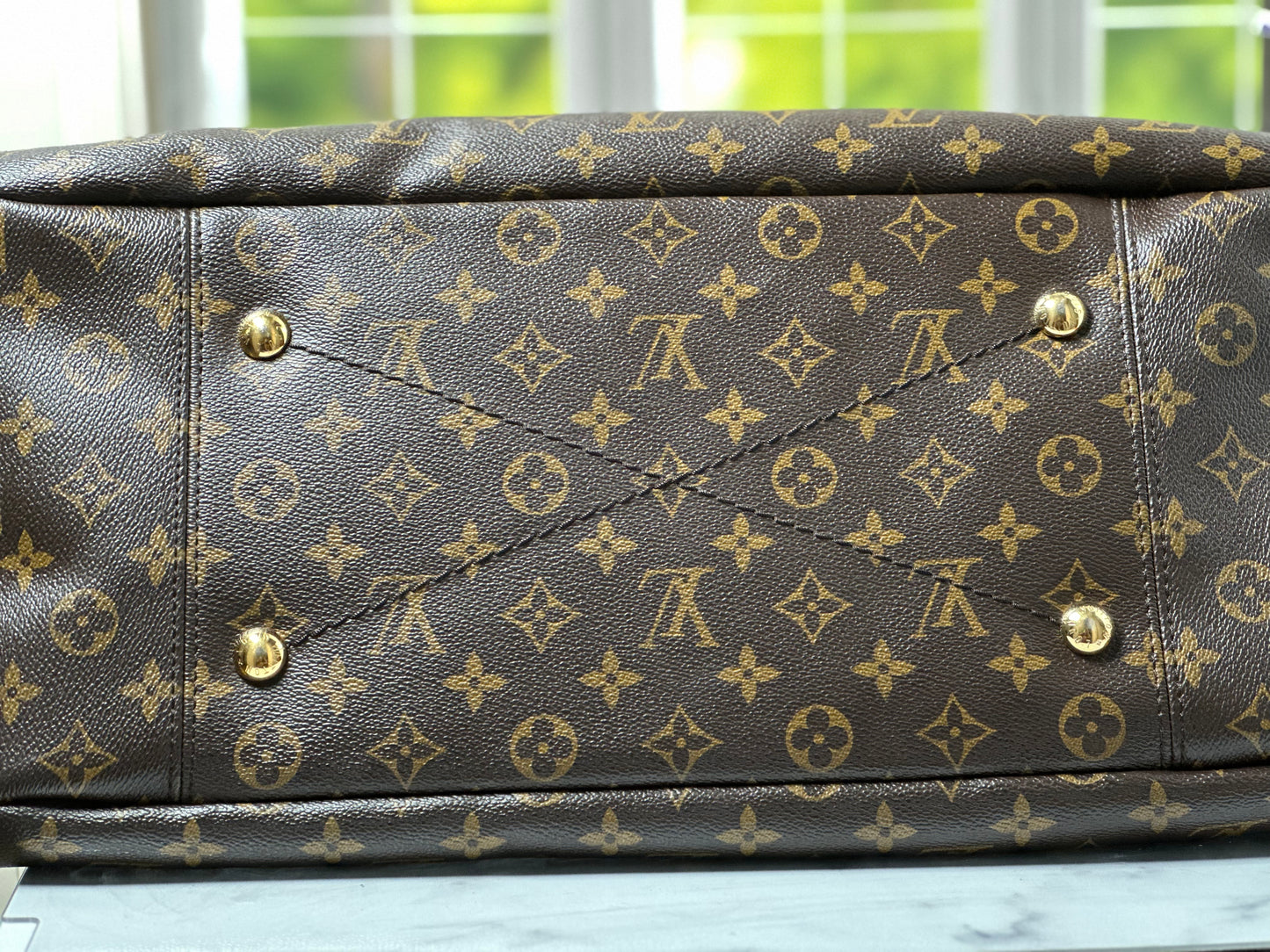 Preowned Louis Vuitton Artsy MM size monogram