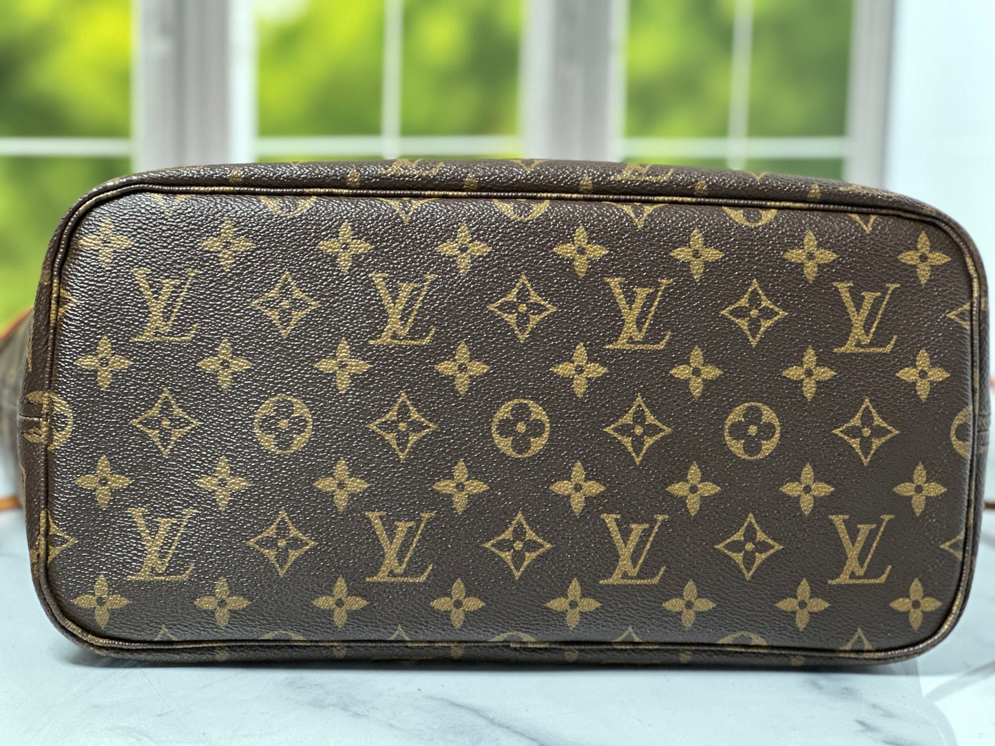 GI0167 Preowned Louis Vuitton Neverful MM size Monogram Beige interior