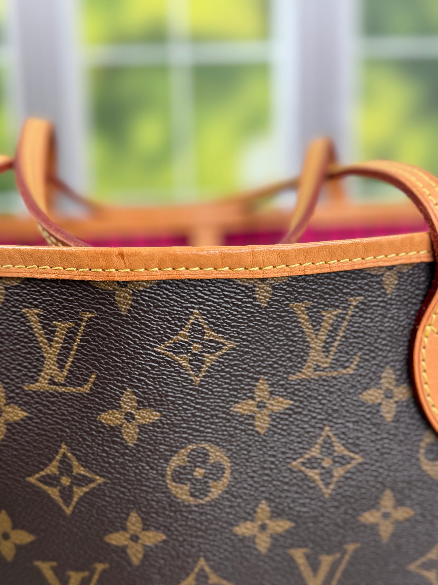 Preowned Louis Vuitton Neverful MM Size