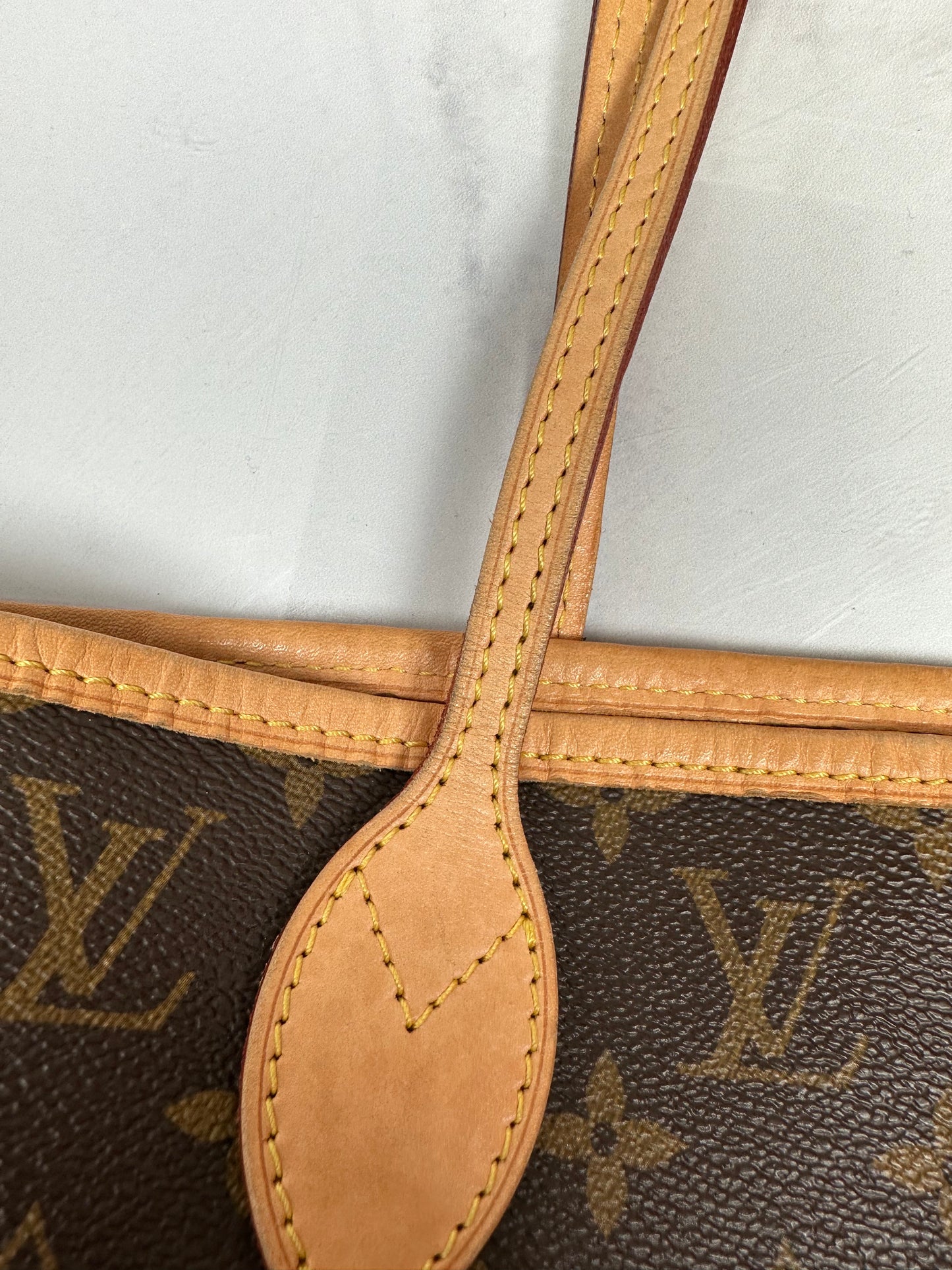 Preowned Louis Vuitton Neverful MM size