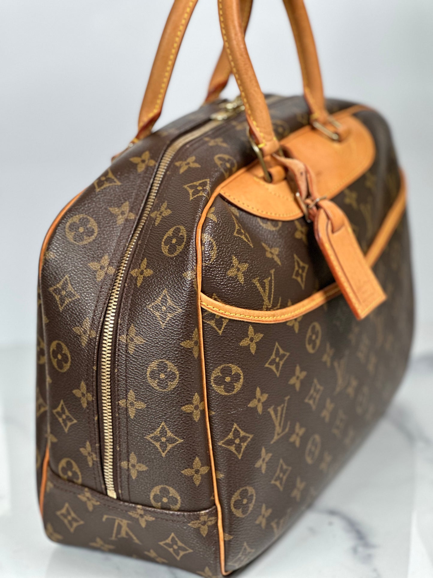 Pre-Owned Louis Vuitton Deauville