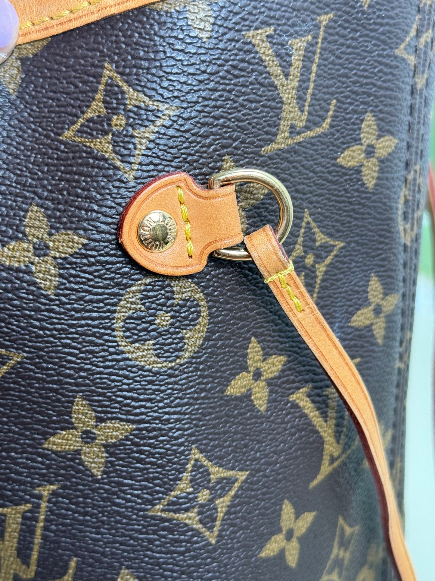 Preowned Louis Vuitton Neverful Mm size