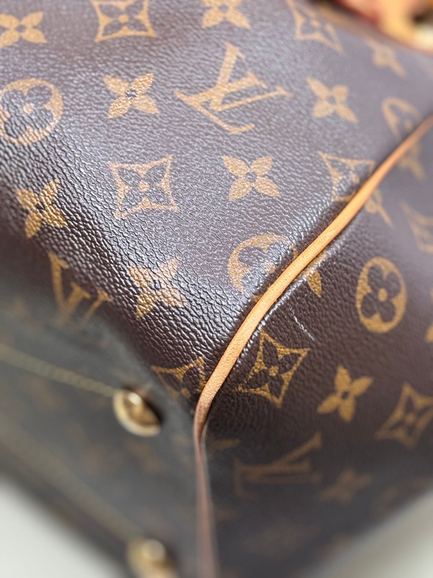 Preowned Louis Vuitton Tivoli Gm