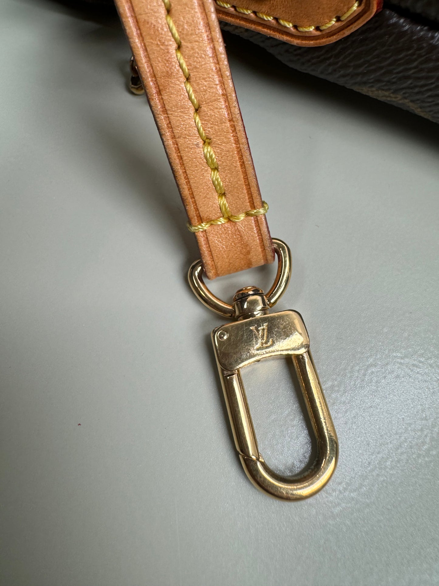 Preowned Louis Vuitton Favorite MM Size Monogram