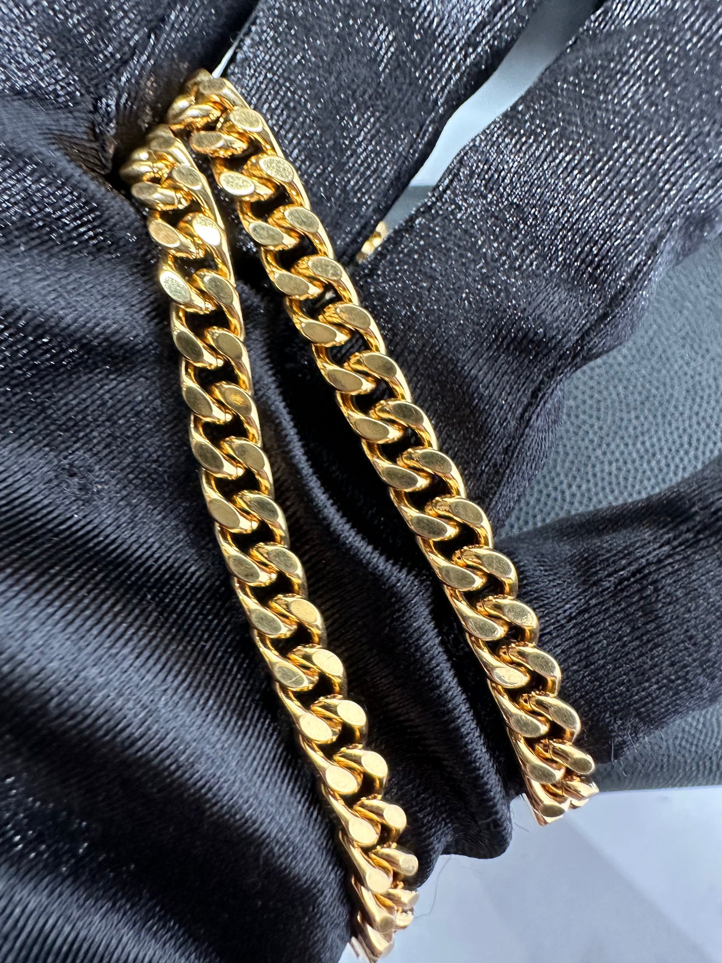 Pre-Owned YSL uptown wallet On chain