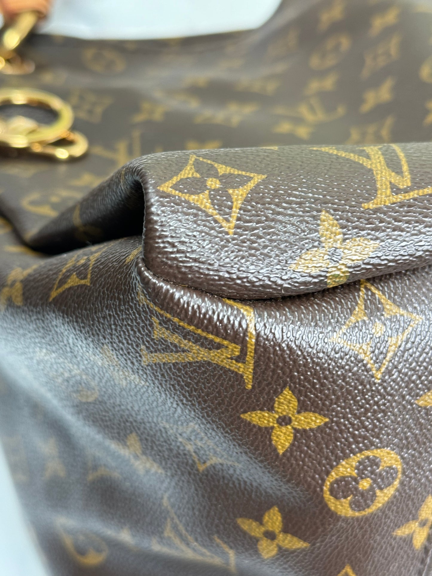 Preowned Louis Viitton Artsy MM size monogram