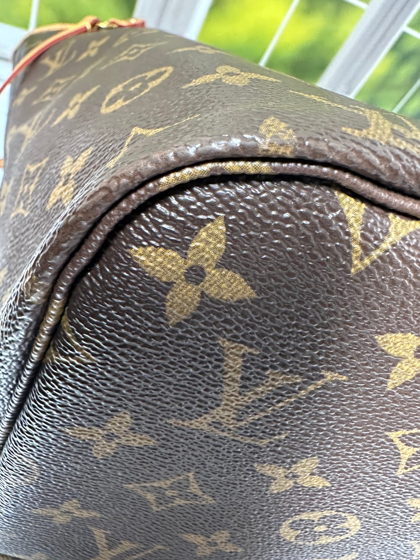 GI0167 Preowned Louis Vuitton Neverful MM size Monogram Beige interior