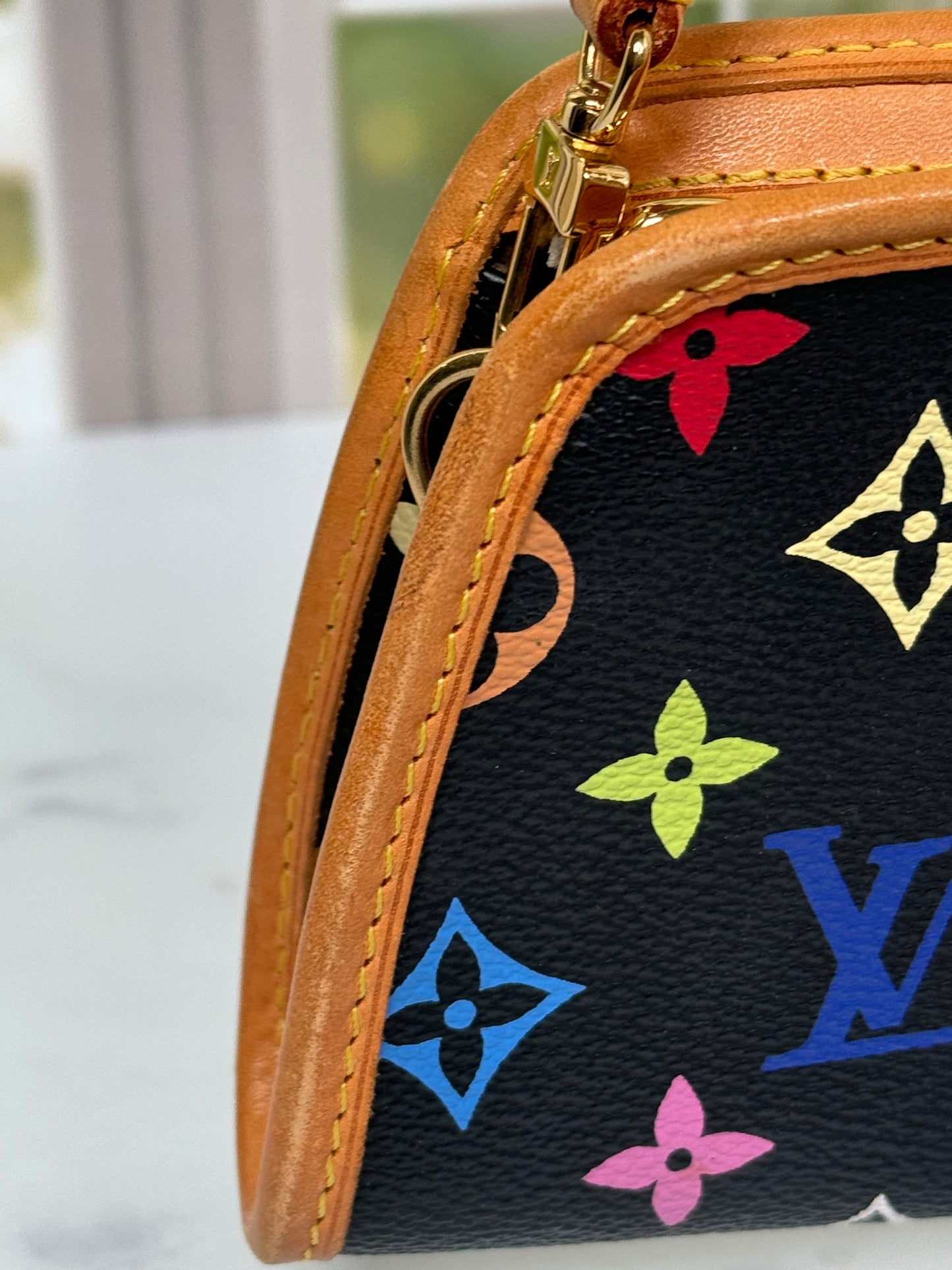 Preowned Louis Vuitton Shirley Multicolor Noir