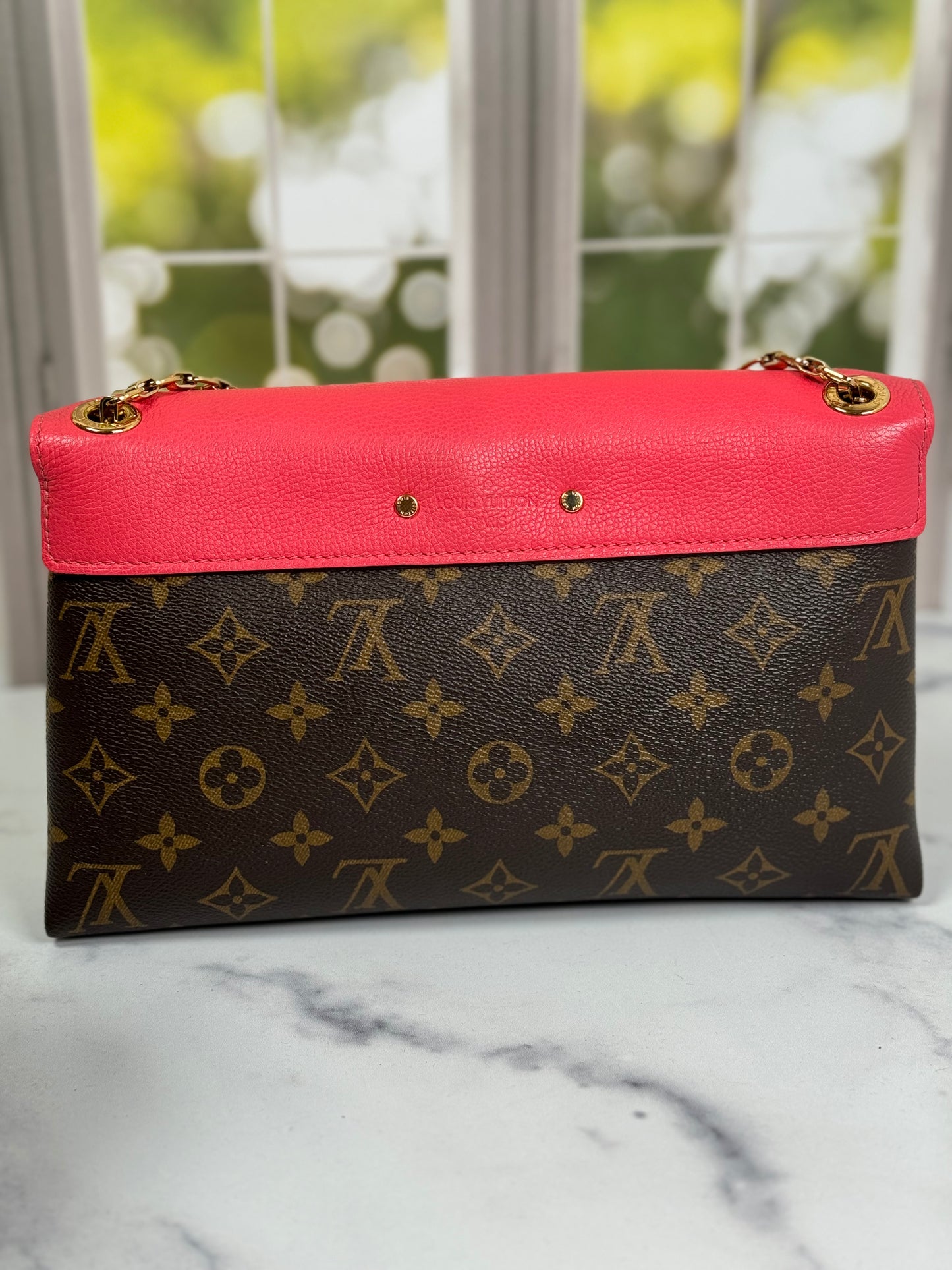 Preowned Louis Vuitton Pallas Chain Bag