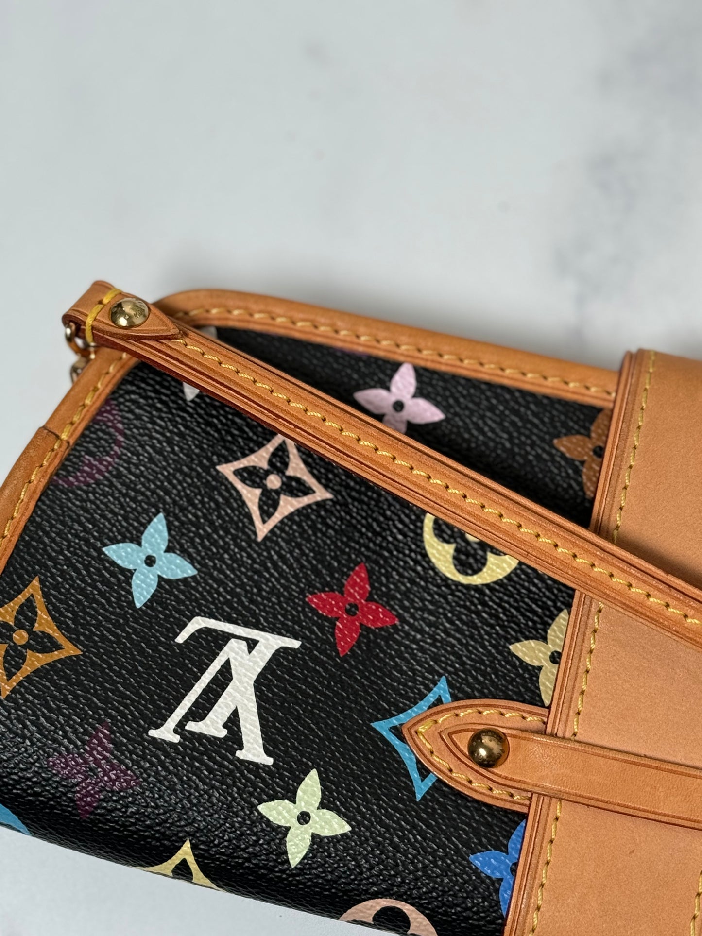 Preowned Louis Vuitton Shirley Multicolor Noir