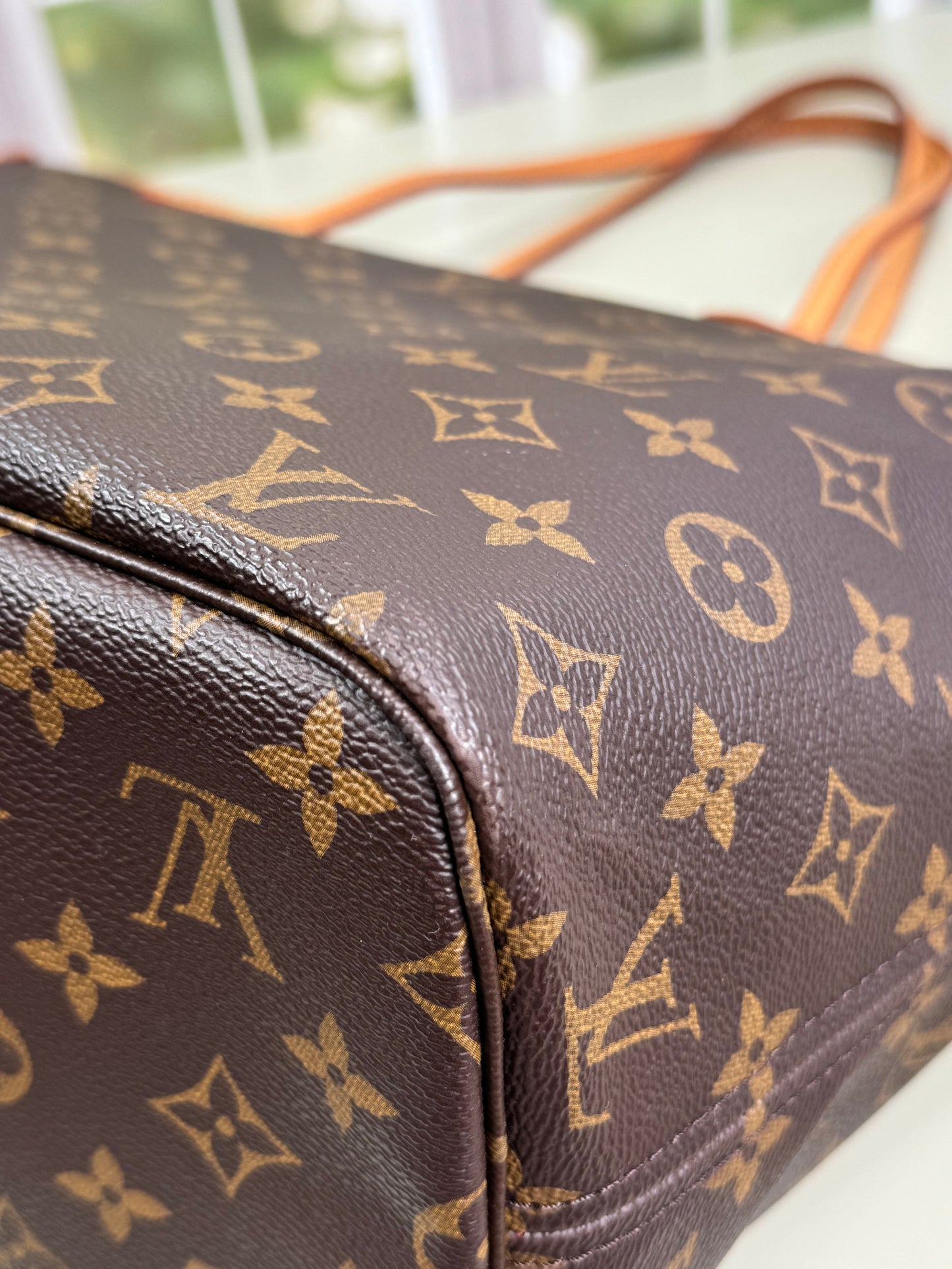 Preowned Louis Vuitton Neverful MM Size