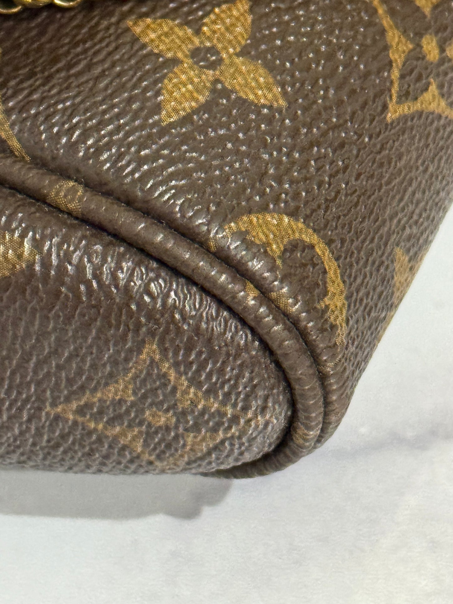 SA4153 Pre-Owned Louis Vuitton Favorite Monogram Mm size