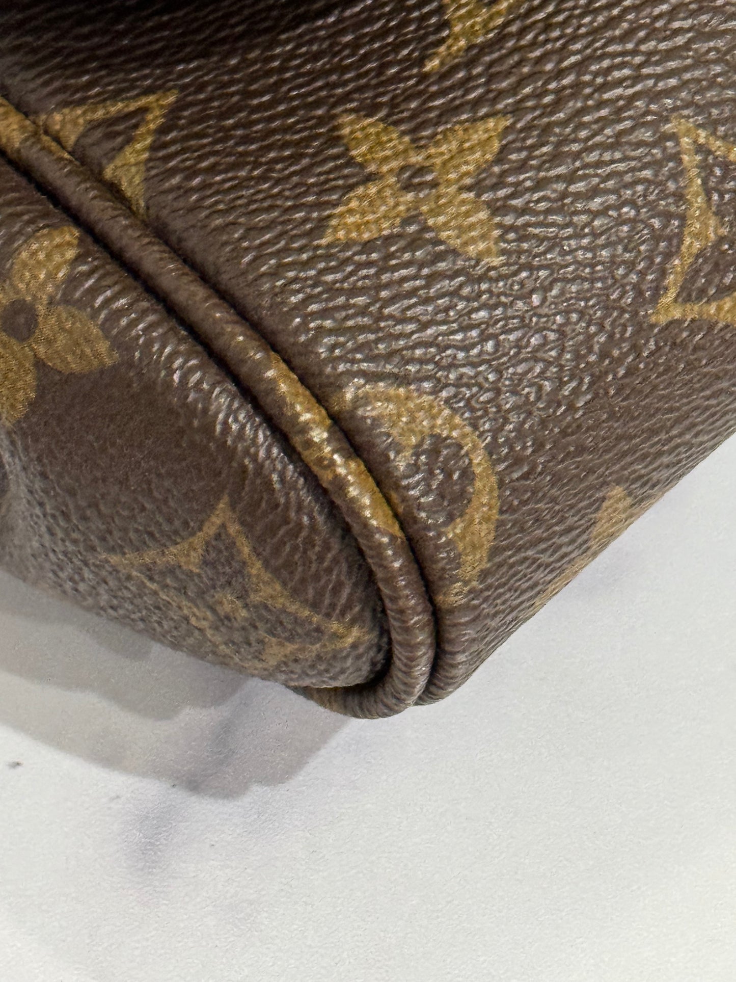 FL0165 Pre-Owned Louis Vuitton Favorite Monogram MM Brown Shoulder and Crossbody Bag