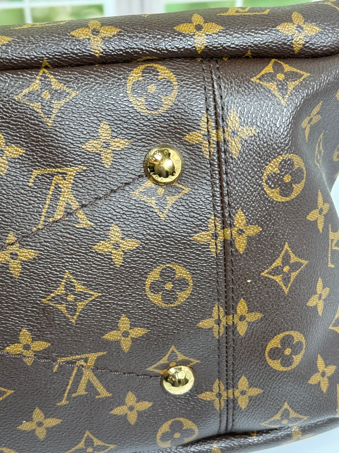 Preowned Louis Viitton Artsy MM size monogram