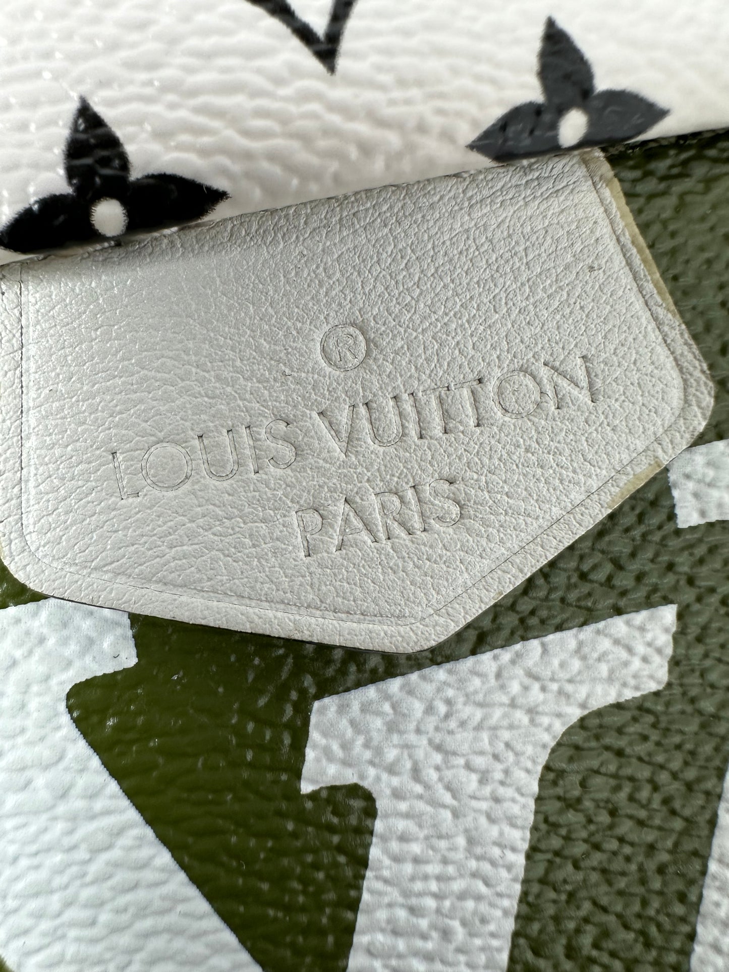 Pre-Owned Louis Vuitton Bumbag Limited Edition Monogram Giant