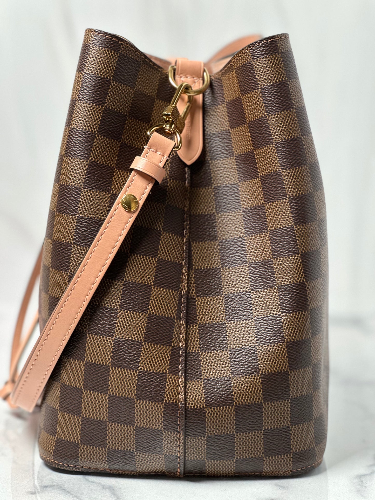 Pre-Owned Louis Vuitton Neonoe Rose Poudre