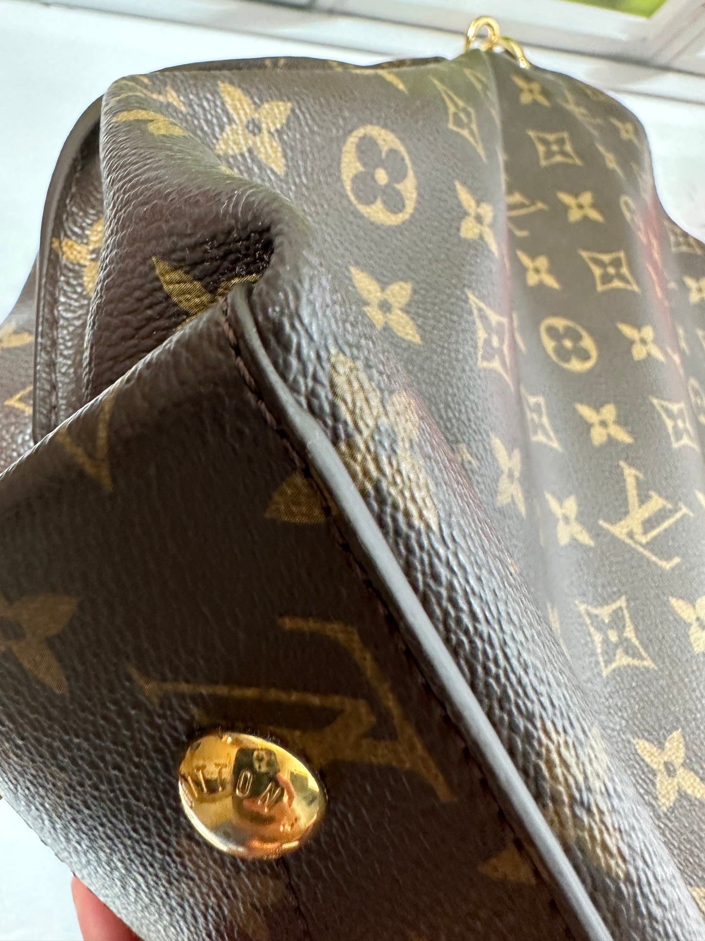 Preowned Louis Vuitton Metis Hobo Monogram