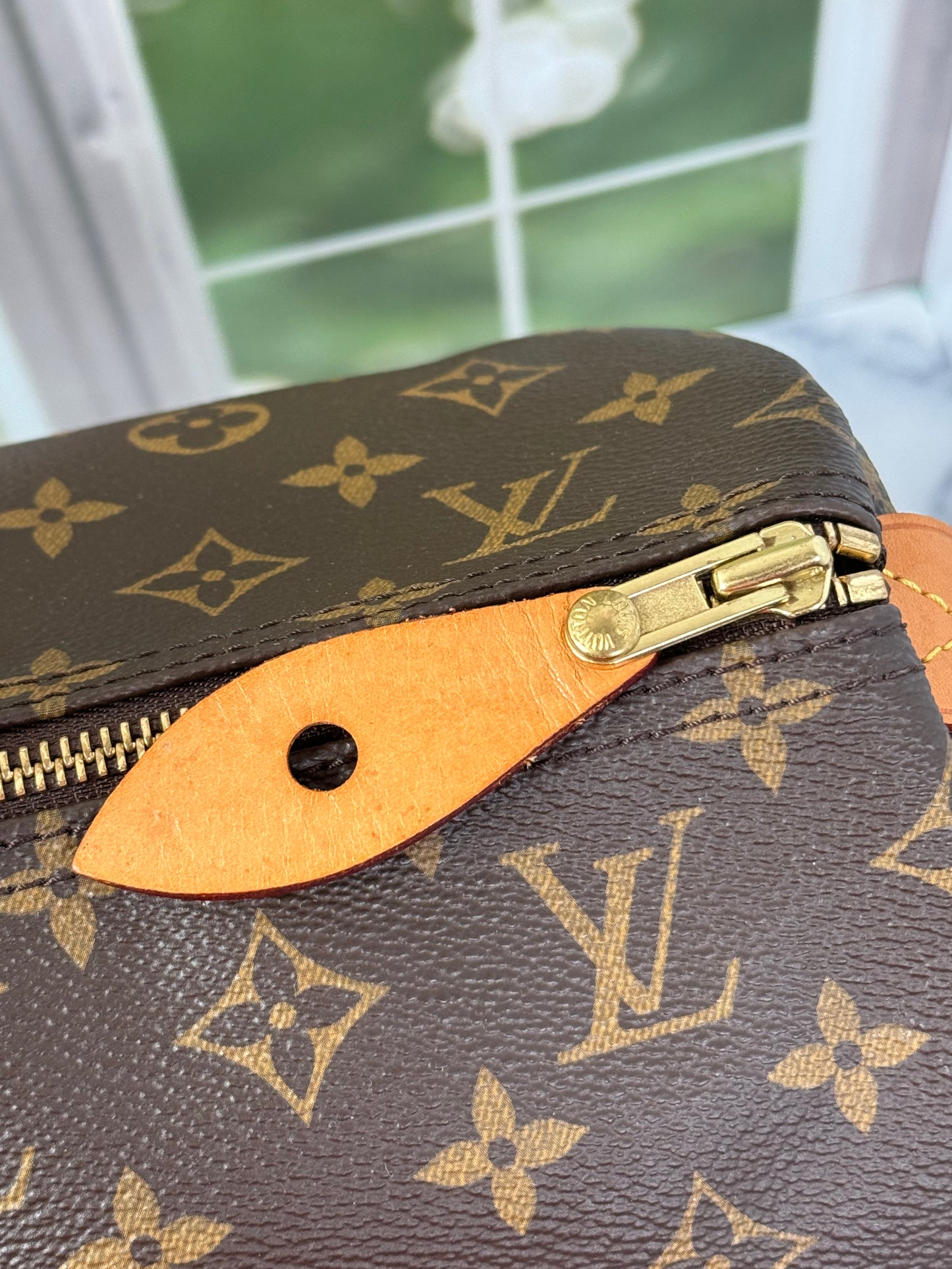 Preowned Louis Vuitton speedy 40