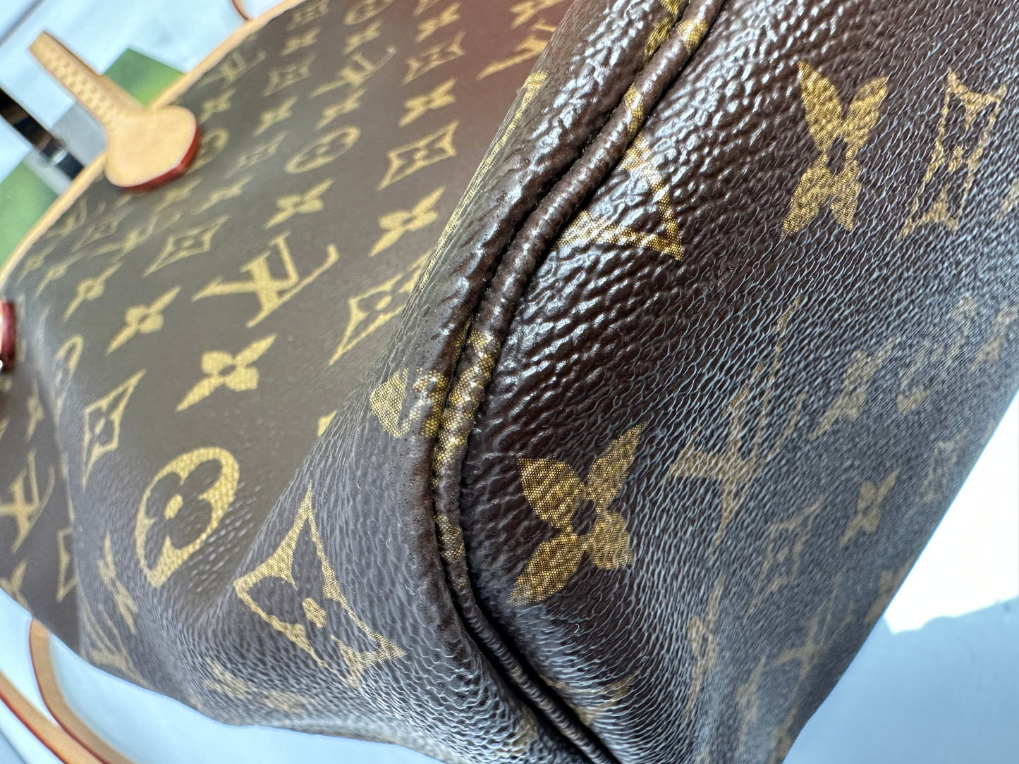 Preowned Louis Vuitton Neverful MM size