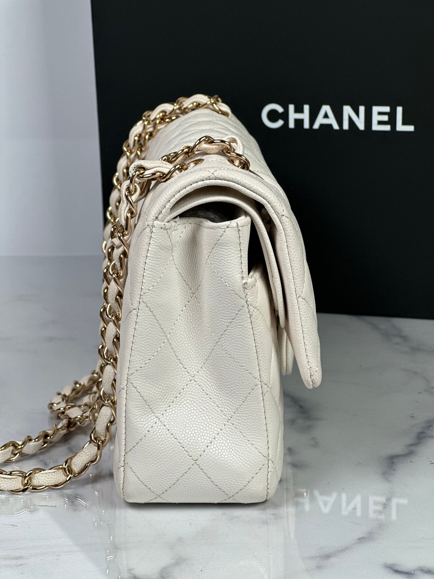 Pre-Owned Chanel Classic Double Flap Ivory LGHW Series 29