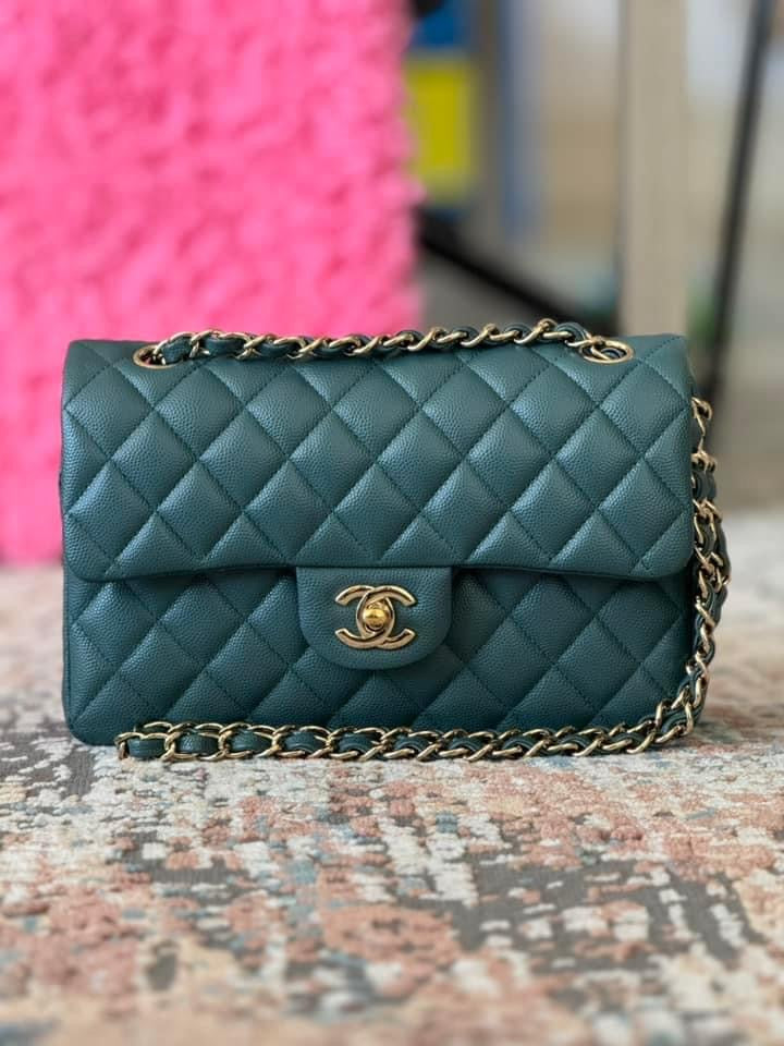 Preowned Chanel Small Caviar Iridescent Green